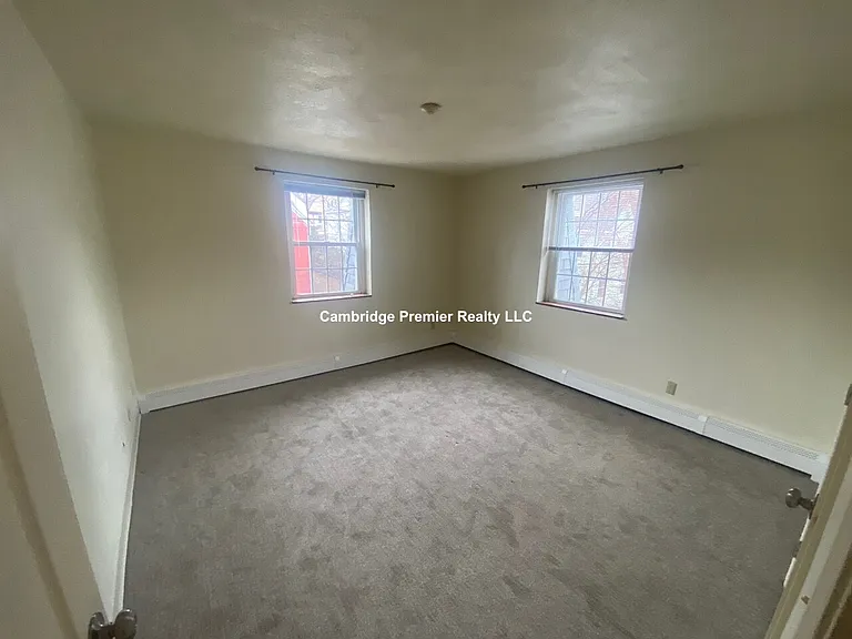 148 Sycamore St #10 — Photo 4