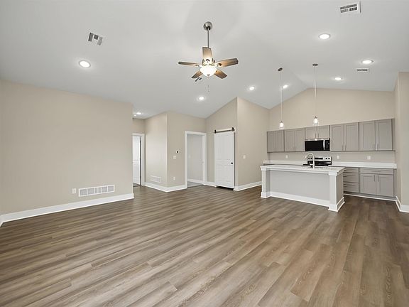 5th image of 2711 Amelia Ln
