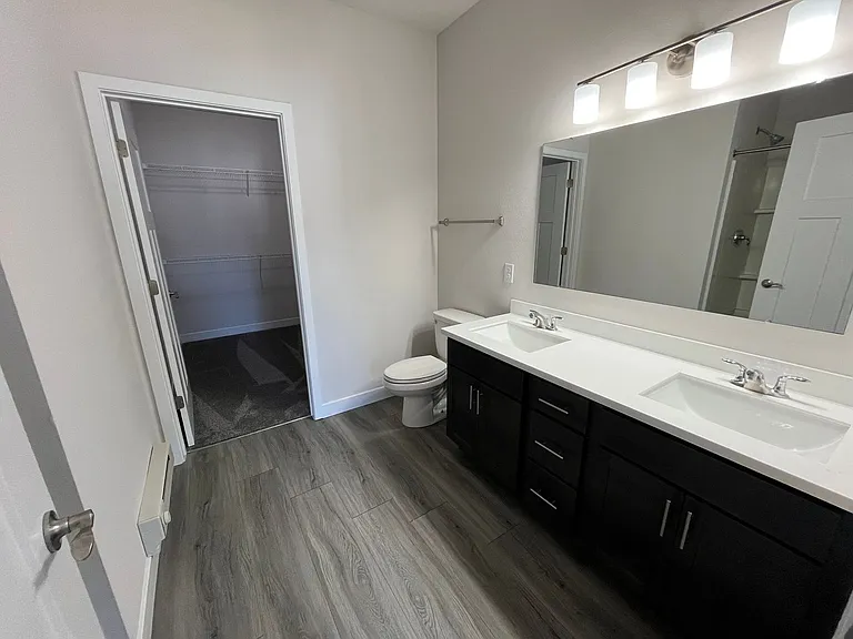 Cottage Grove Commons: 1300 N Windsor — Photo 30