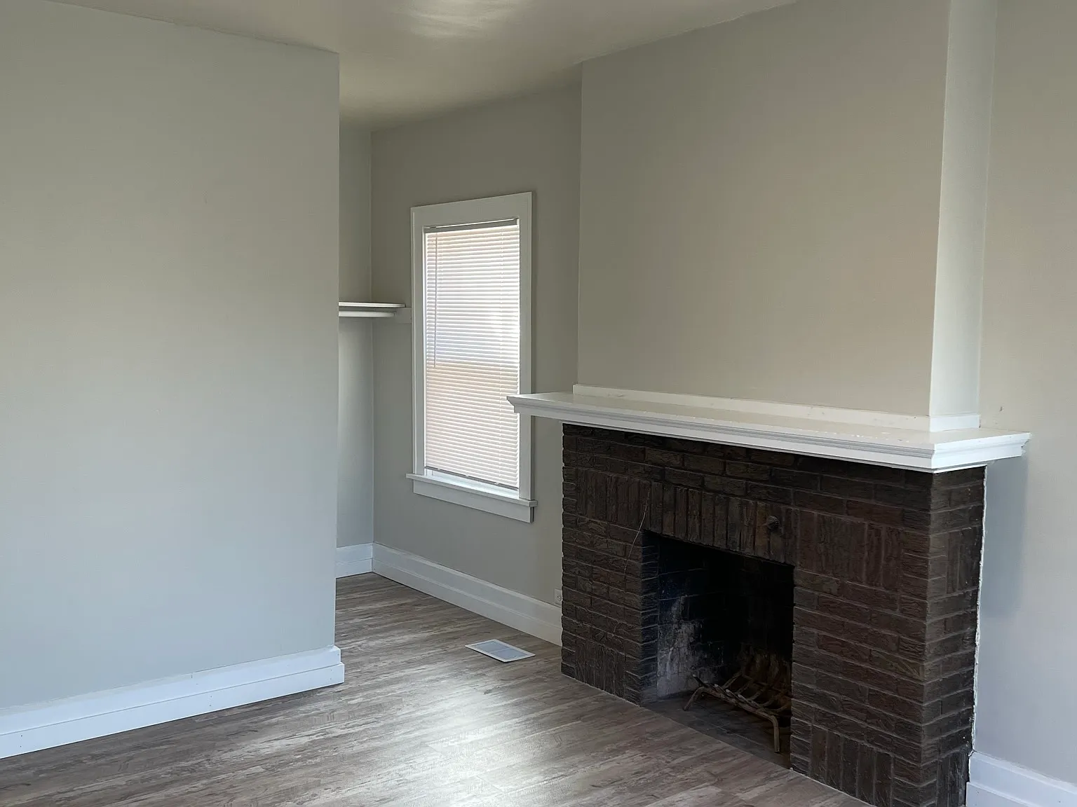 7 bed, 1000 sqft, $4,254 — Photo 4