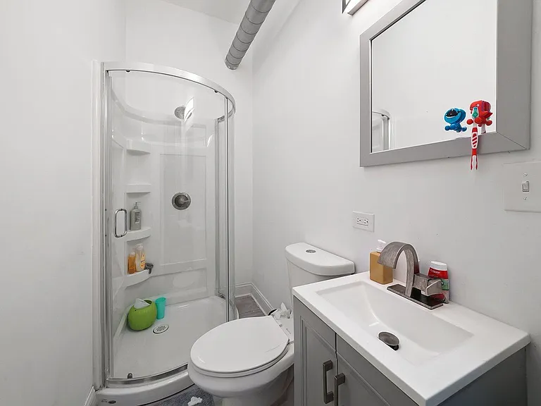 543 N Noble St — Photo 13