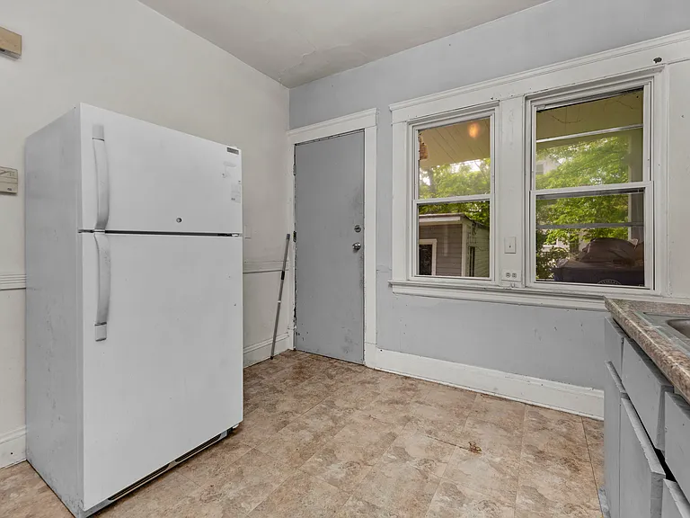 2828 E 125th St #D — Photo 11