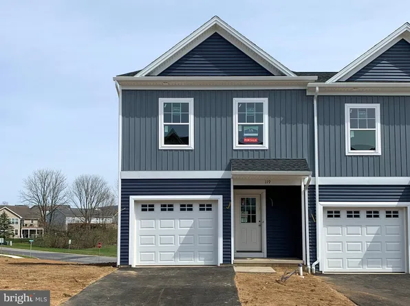 119 Highpoint Park Dr, Pleasant Gap, PA 16823