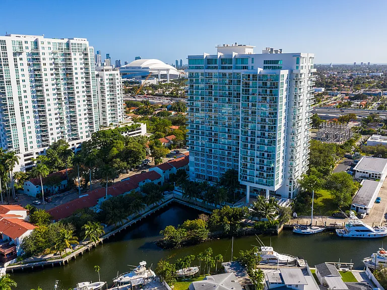 Pier 19 Residences and Marina — Photo 2