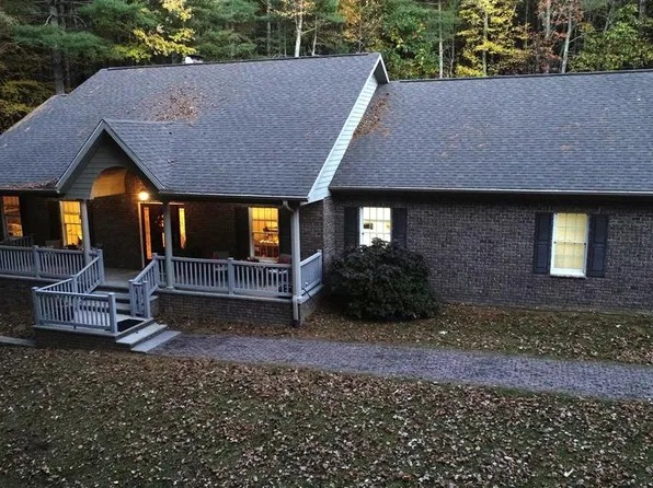 222 Hayfield Rd, Hillsville, VA 24343