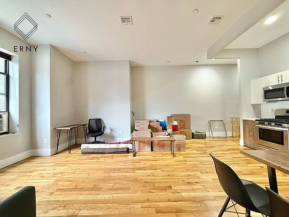 4th image of 70 Kosciuszko St APT 2D