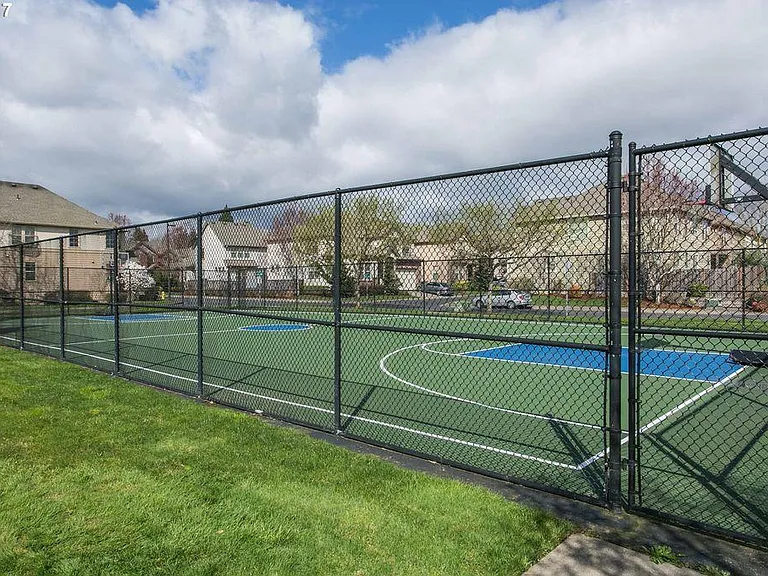 6435 NE Whitewood Dr — Photo 4