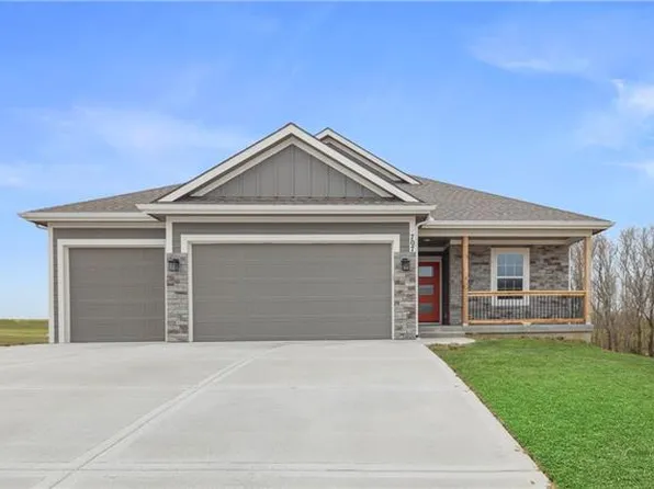 602 Blackhawke Dr, Smithville, MO 64089