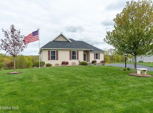 53 Dormie Ave, Mechanicville, NY 12118