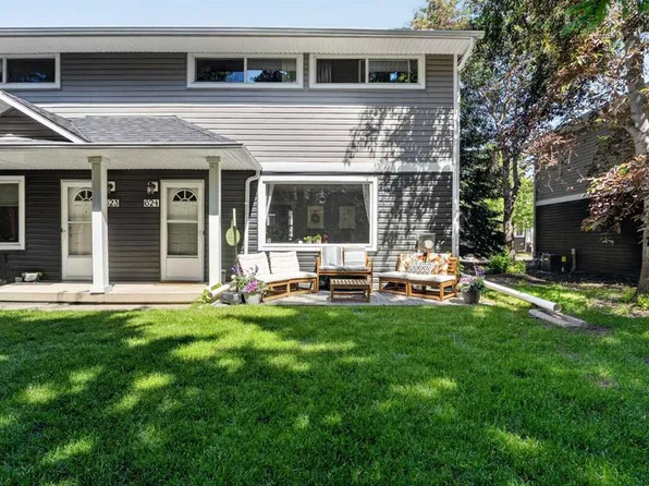 624 W Regal Park NE, Calgary, AB T2E 0S6