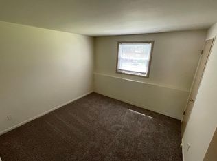 10811 W 57th St #D, Shawnee, KS 66203