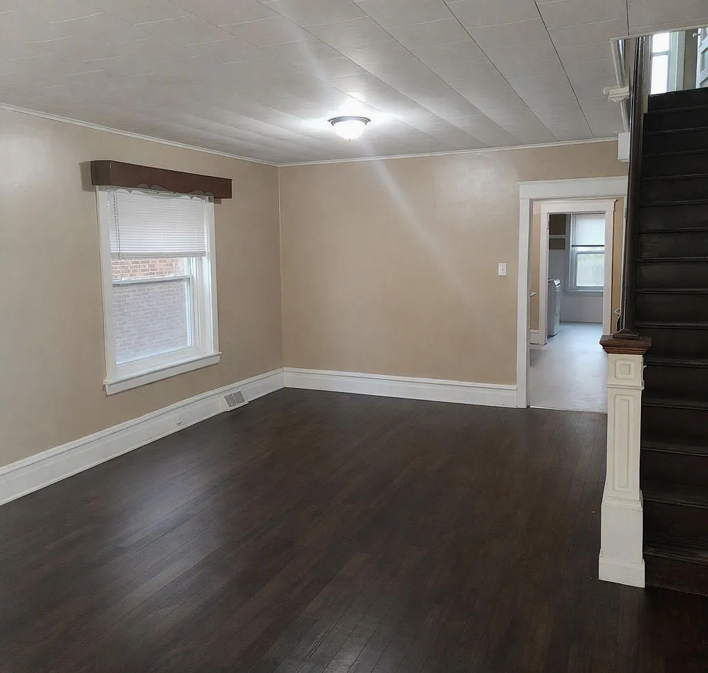 4 bed, 1.5 bath, 1408 sqft, $2,300 — Photo 4