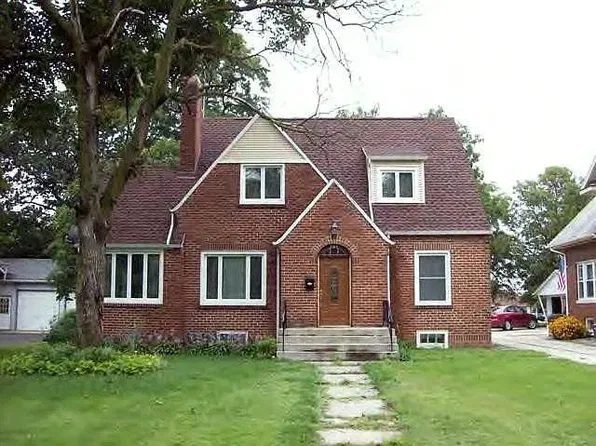 205 N Clinton St, Dwight, IL 60420