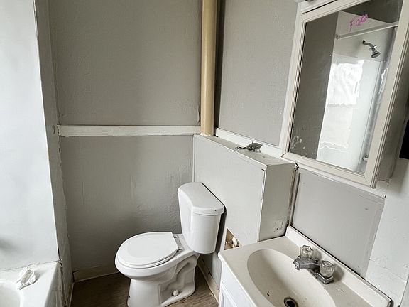 4th image of 10307 Sophia Ave #815