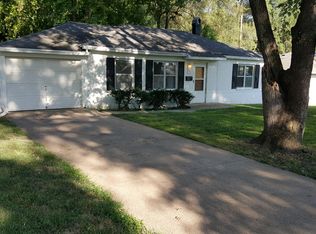561 S 70th St, Omaha, NE 68106