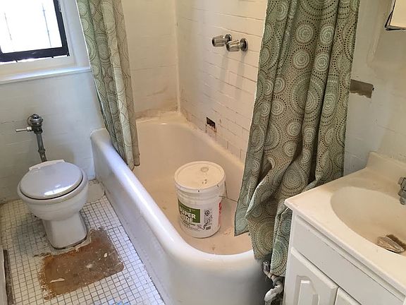 5th image of 332 Rogers Ave APT C1