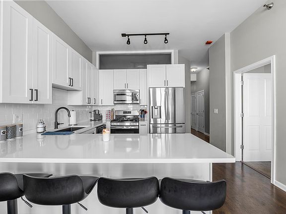 3rd image of 1464 S Michigan Ave APT 2103