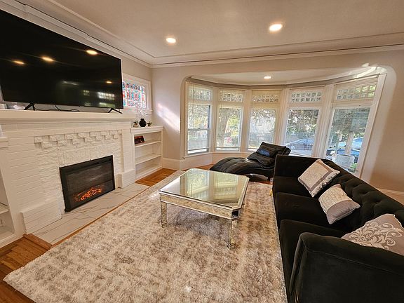 4th image of 501 E 20th St #U2