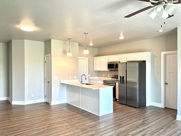 3rd image of 245 NW Greenway Pl