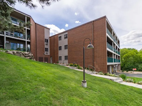 1700 Four Oaks Rd APT 219, Eagan, MN 55121