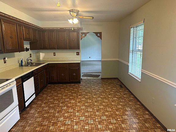 5th image of 705 E Terrace Dr