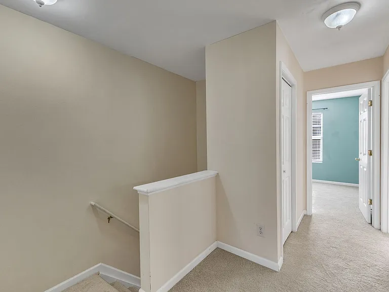 2720 Gross Ave — Photo 18