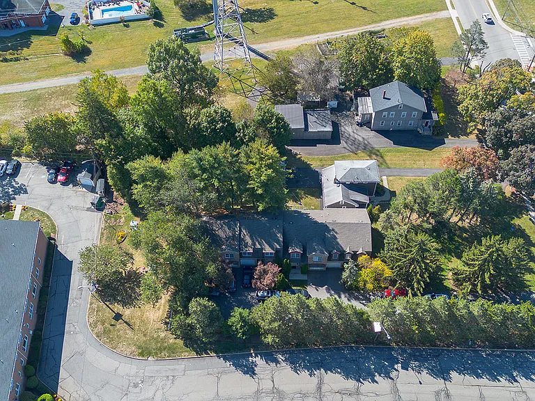 607 Grove St — Photo 4