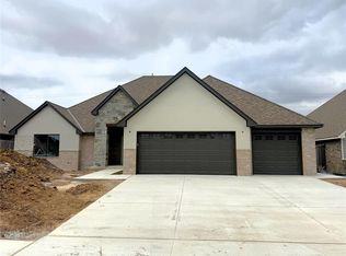 4009 Coronado Dr, Moore, OK 73160