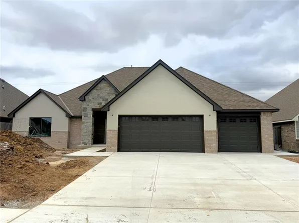 4009 Coronado Dr, Moore, OK 73160