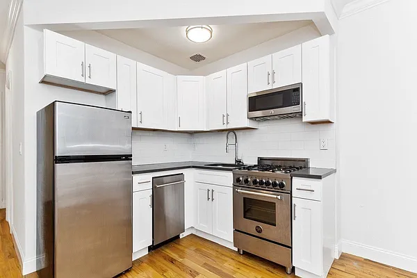 Rented by REAL New York | media 30