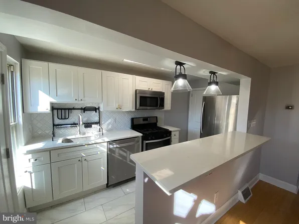 365 Ripka St, Philadelphia, PA 19128