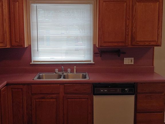 5th image of 2458 Oakwood Cir