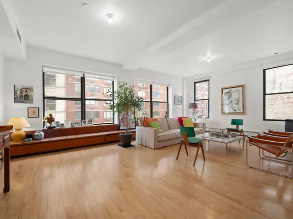 223 W 19th St APT 4, New York, NY 10011