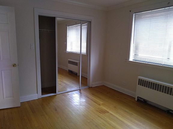 5th image of 2700 W Lunt Ave APT 202