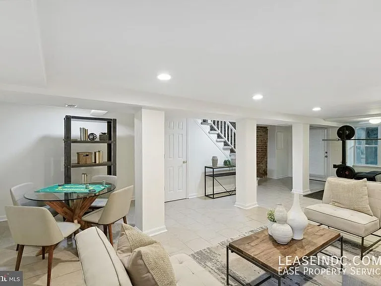 121 Webster St NW — Photo 27