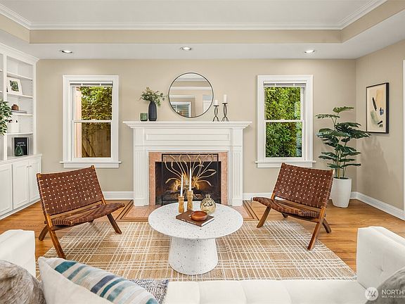 4th image of 1612 38th Avenue E
