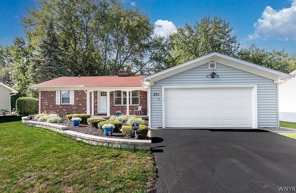 1st image of 855 Oxbow Ln