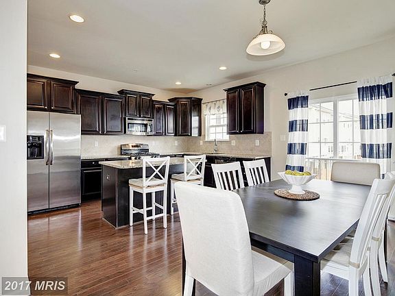 5th image of 822 Glenside Way