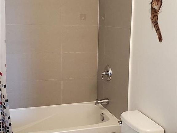 5th image of 5101 Dundas St W Unit 310