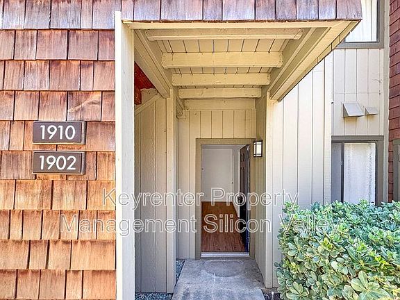 2nd image of 1902 La Terrace Cir