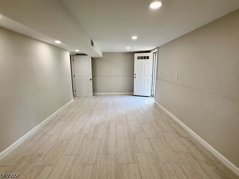 48 E Madison Ave — Photo 39