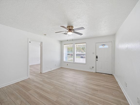 3rd image of 5330 Pershing St
