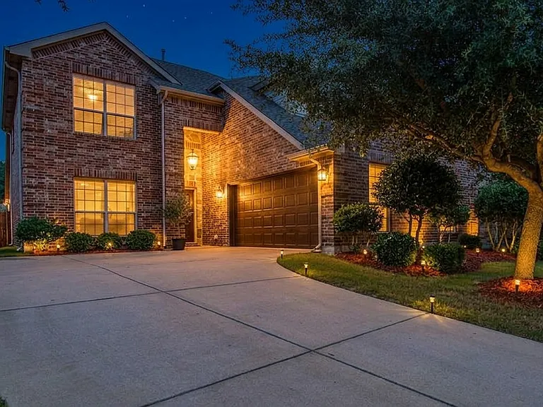 2616 Golfview Dr — Photo 1