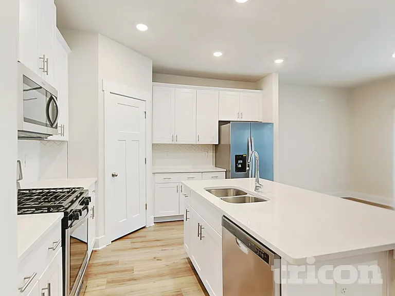 300 Allenby Ln — Photo 6