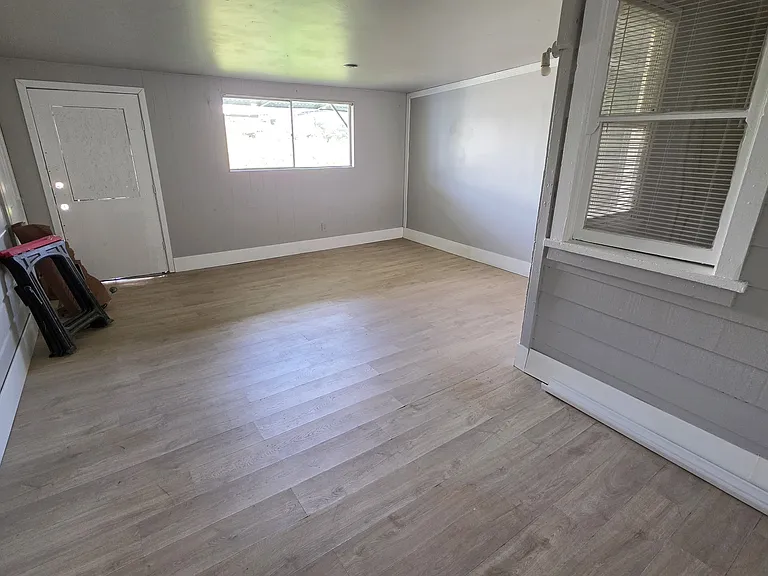 6828 Marlow Ave — Photo 5