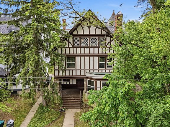 2nd image of 621 Evanswood Pl