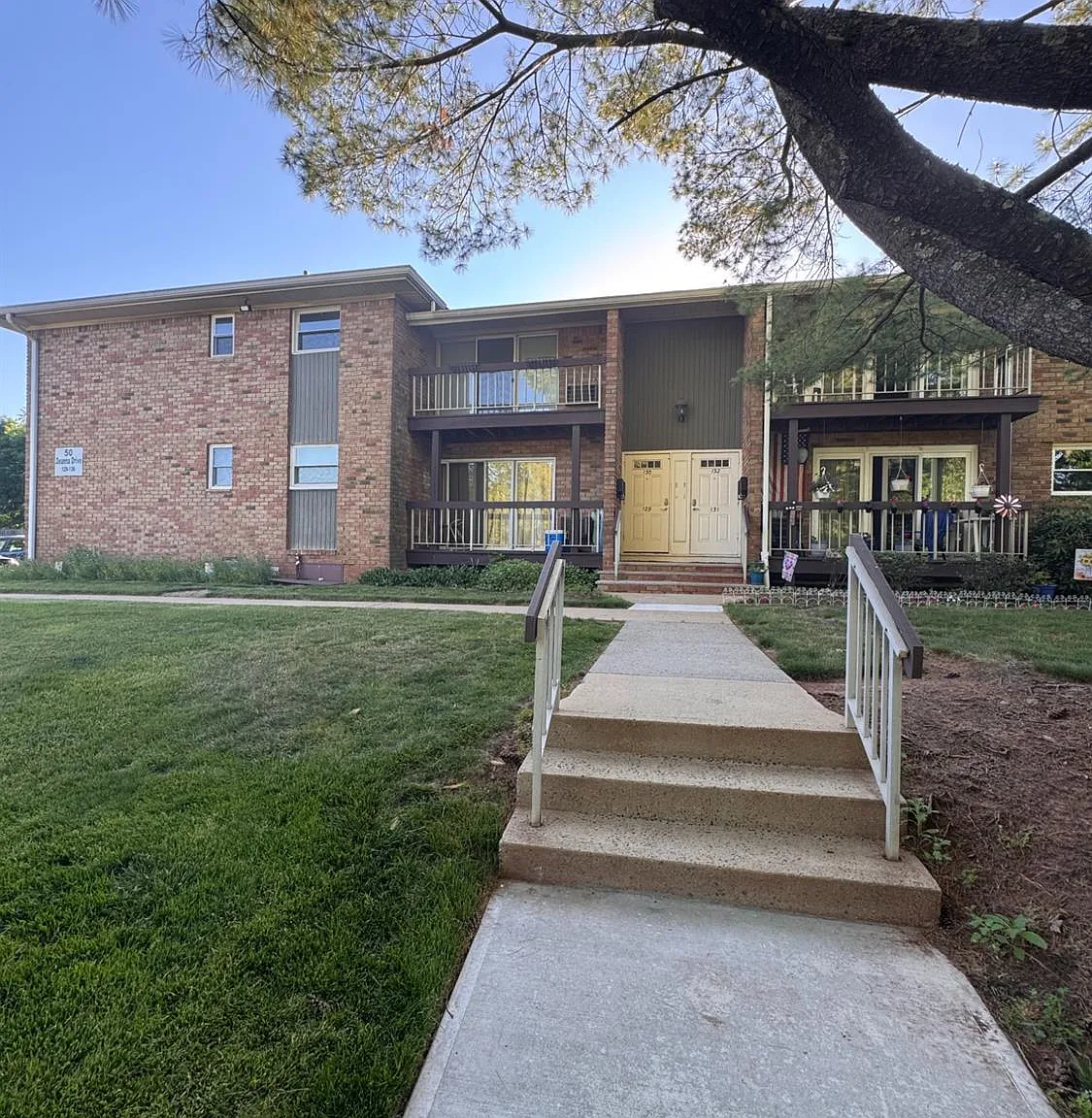 2 bed, 1.5 bath, 1140 sqft, $2,300 — Photo 2