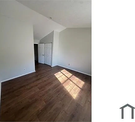 455 Prince Of Wales — Photo 12
