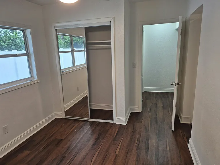 1402 E Bougainvillea Ave — Photo 17