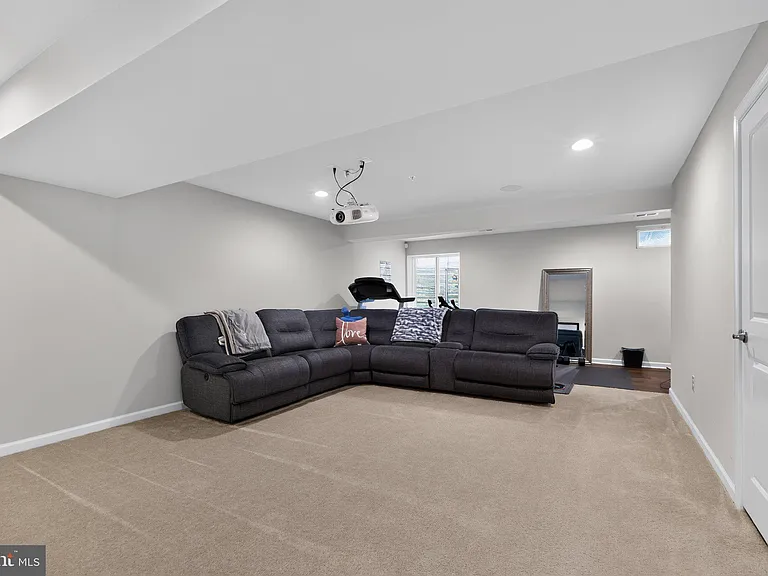 1551 Emily Ct — Photo 31